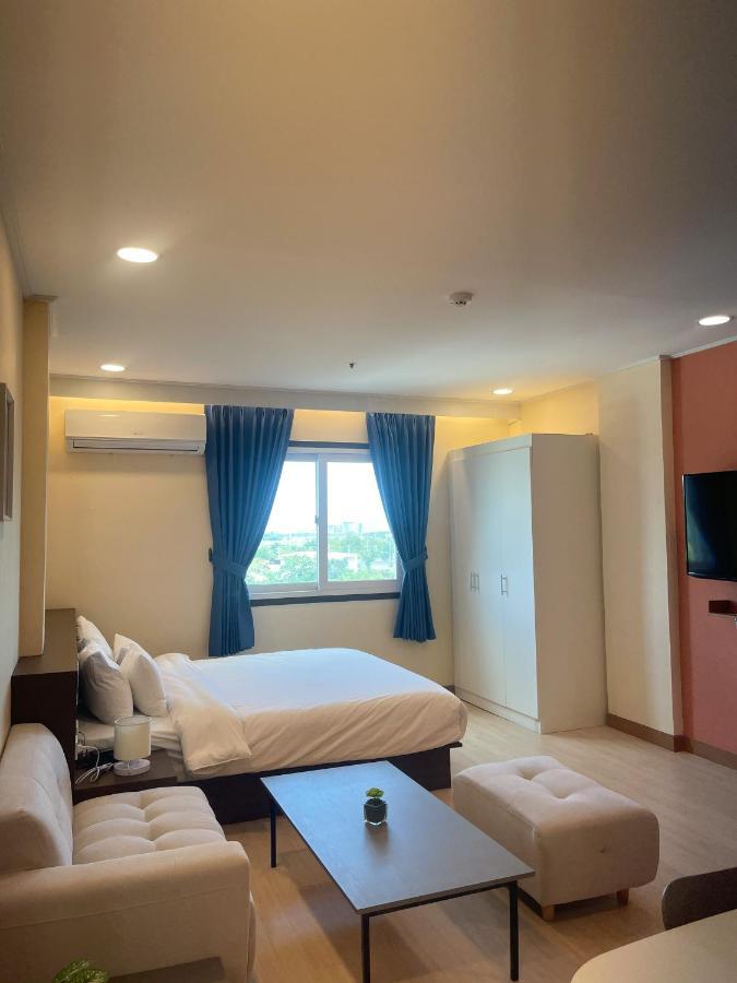 On Hotel Friendship Angeles Buitenkant foto