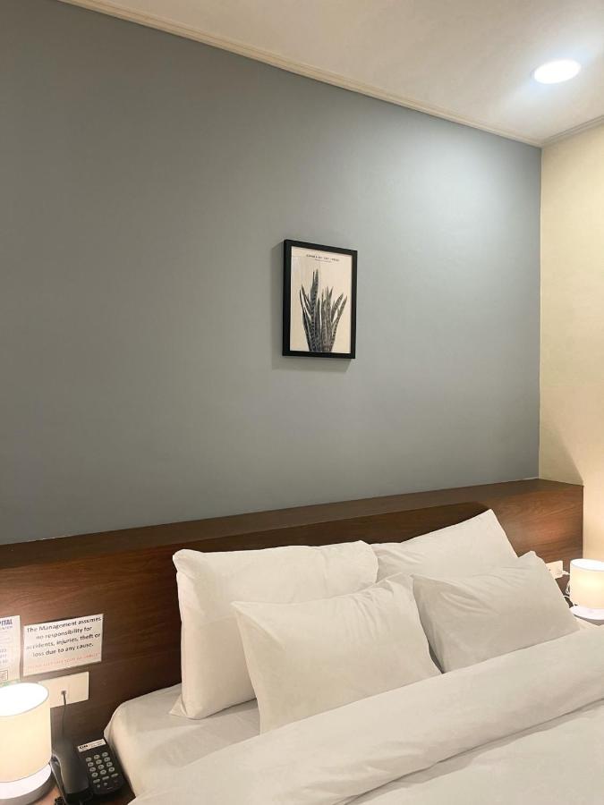 On Hotel Friendship Angeles Buitenkant foto